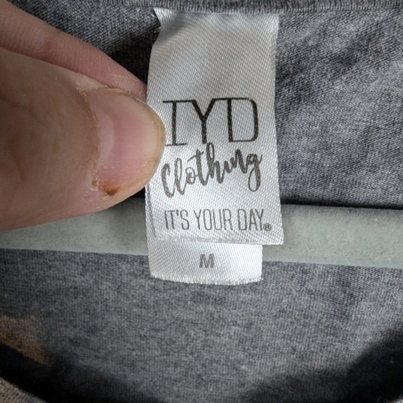 Maternity Mama Bear tshirt in medium with ruching in gray/black - Picture 4 of 9